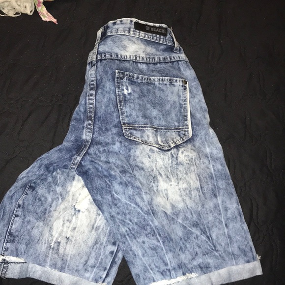 Shorts - Picture 2 of 3